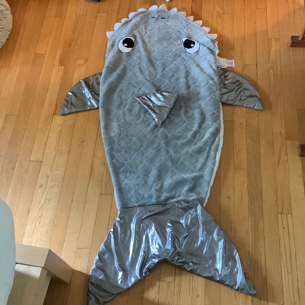 Shark tail blanket